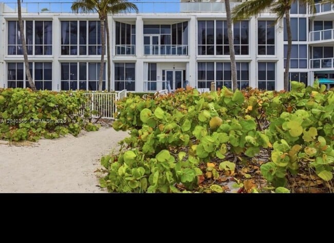 Building Photo - 16500 Collins Ave