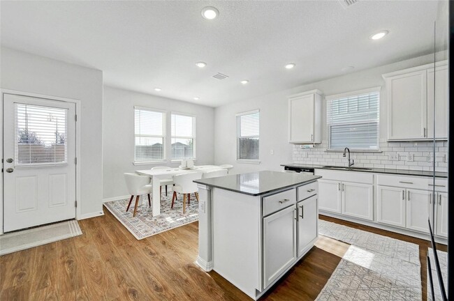 Building Photo - 6554 Marsh Ln