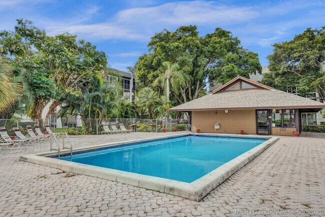 Building Photo - 9470 Poinciana Pl