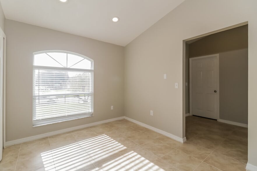 Building Photo - 4726 Limerick Dr