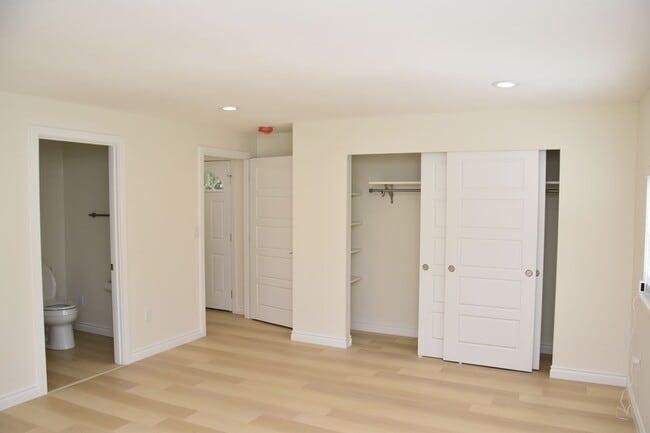 Building Photo - Beautiful 4-Bedroom Lakewood Home with Spacious Yard Near JBLM