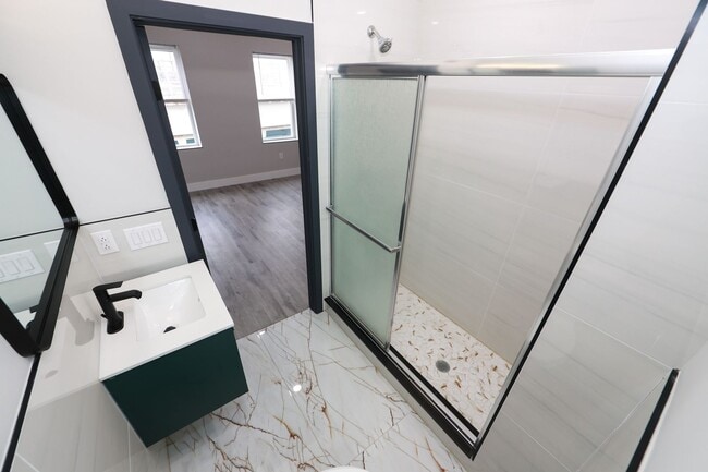 Primary Photo - 3565 Kensington Ave