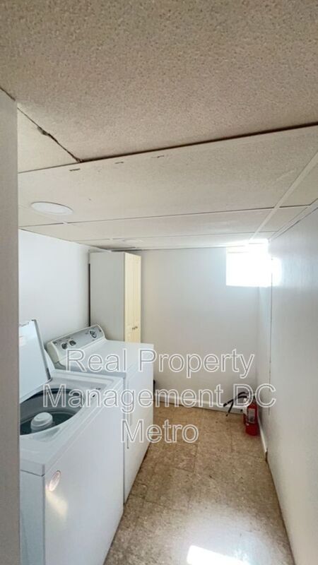 Building Photo - 1241 Monroe St NE