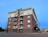 Building Photo - 426 N Front St