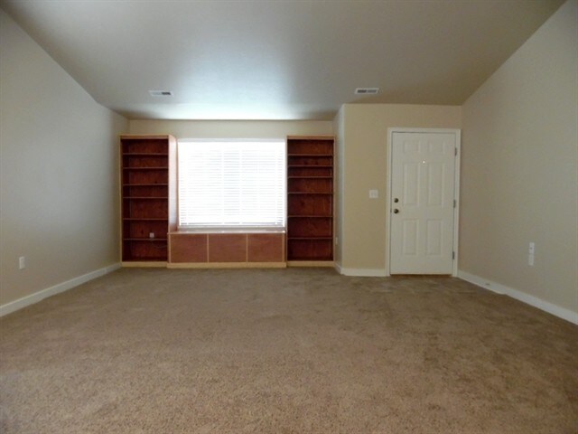 Building Photo - 829 E 725 N