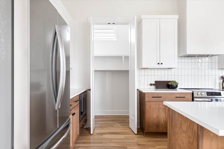 Building Photo - 2826 Clifton Ave