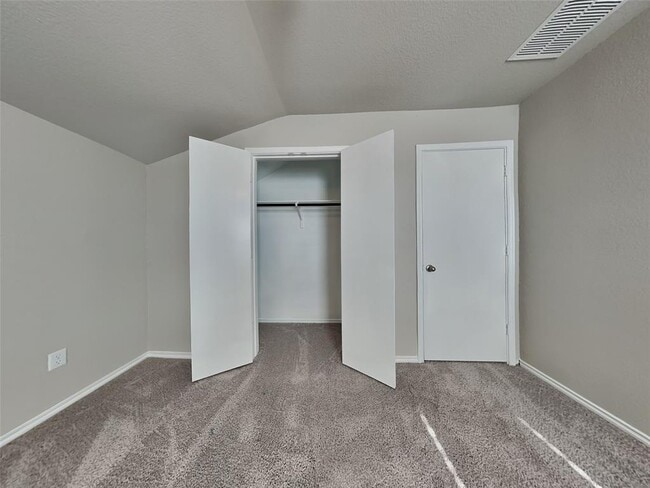 Building Photo - 5124 Saddle Clb Dr