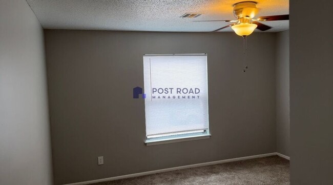 Building Photo - 585 W 27th St S