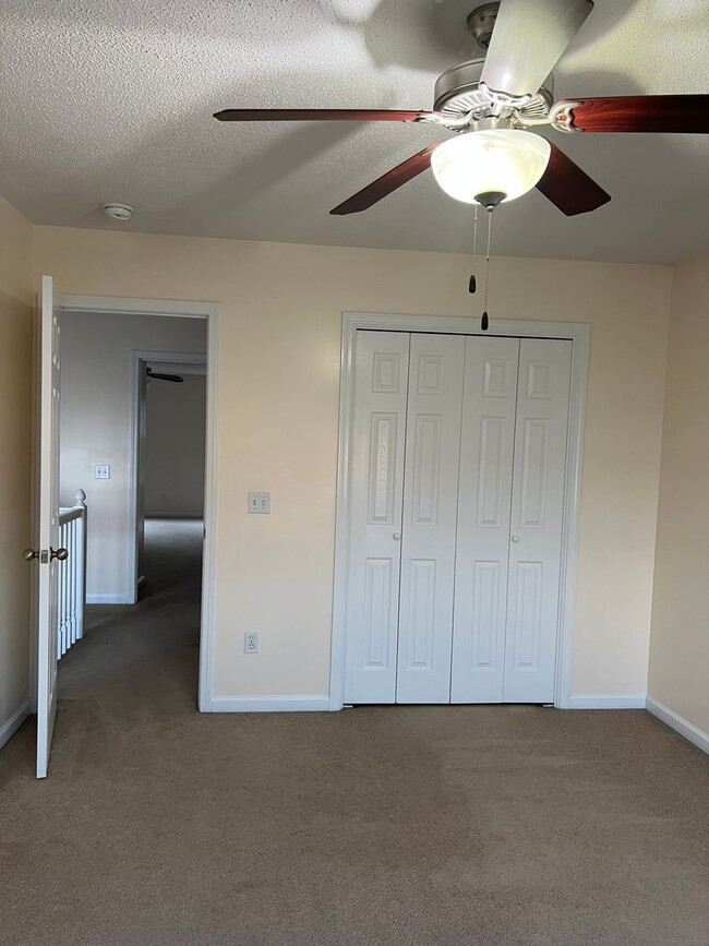 Building Photo - 105 Winthrope Ln