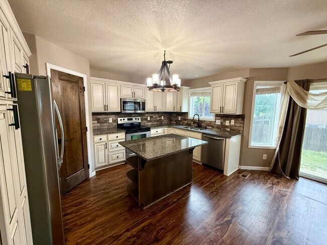 Building Photo - Stunning 4 bedroom/ 2.5 bath home with 2 car Attached Garage in Fort Collins, Colorado