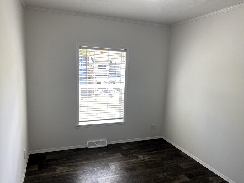 Building Photo - 308 Elm Ave
