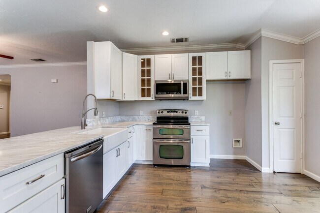 Building Photo - RENOVATED 3-BEDROOM IN PEBBLE OAK, NORTH EAST ISD