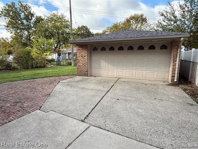 Building Photo - 7627 Rosemary St