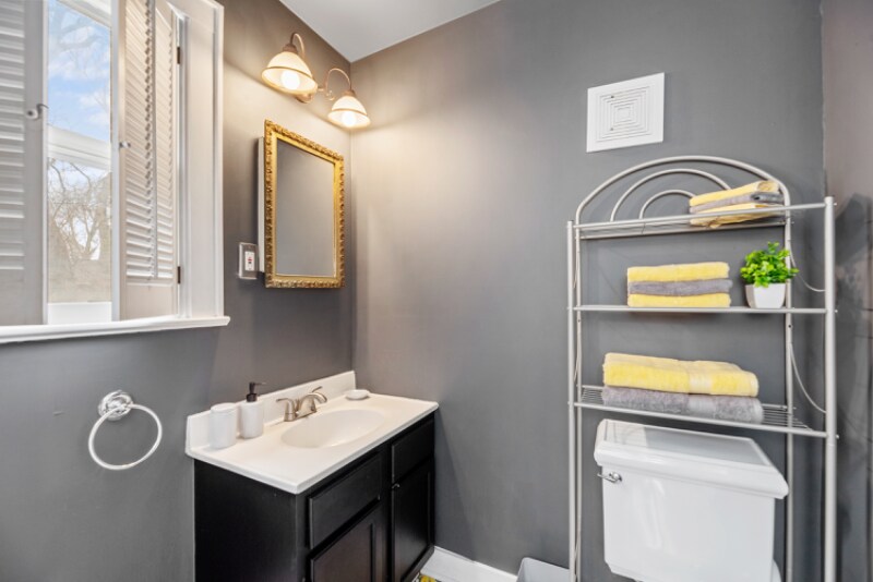 Building Photo - 425 N Bluff St