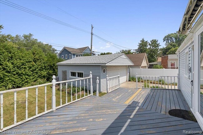 Building Photo - 1023 Amelia St