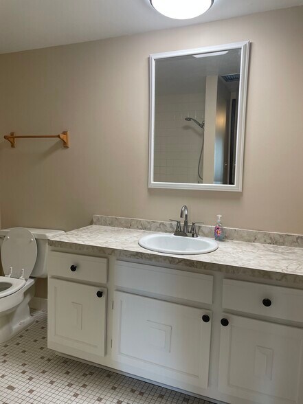 Building Photo - 13628 Royal Ct