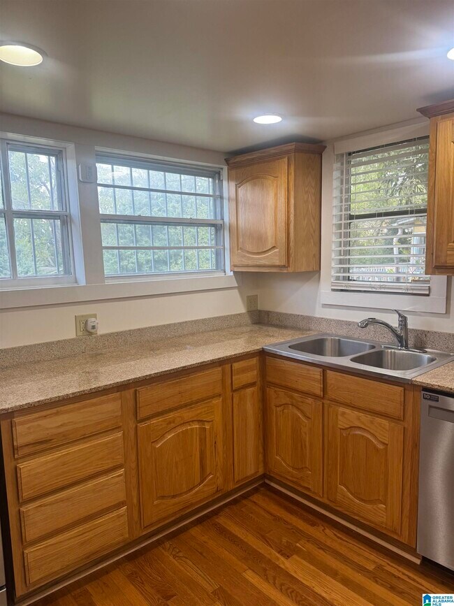 Building Photo - 3904 8th Ct S