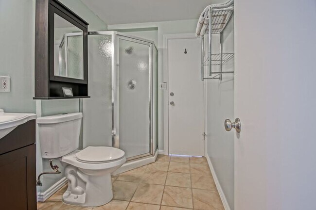 Building Photo - Beautifully Remodeled, Bright & Airy Home w/ Detached Bonus Room w/ Bath & 1-Car Garage, Front Ya...