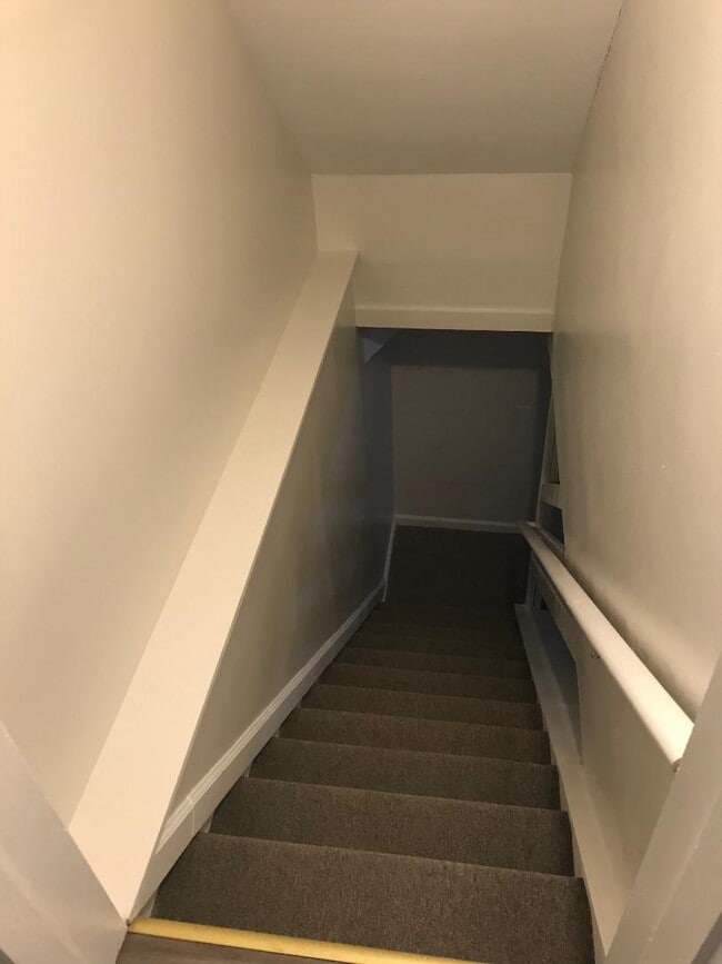 Building Photo - 245 Colonial Ave