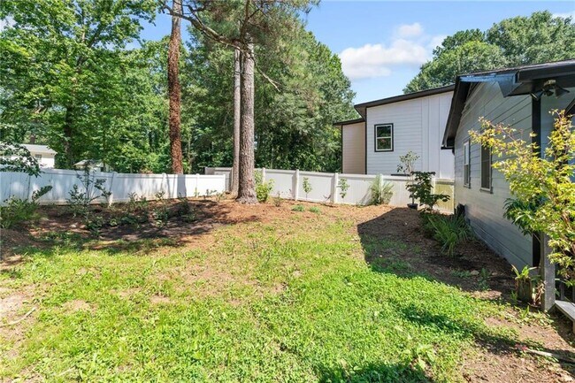 Building Photo - 2851 Forrest Hills Dr SW