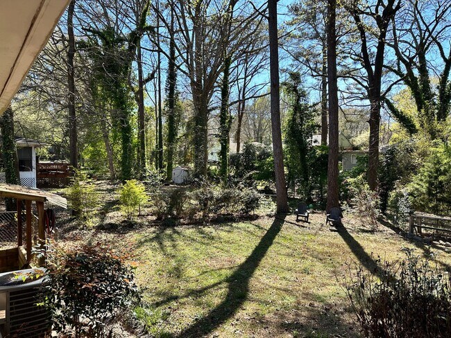 Building Photo - 3 bedroom 2 bath home in a great area filled with tons of extras you will LOVE!