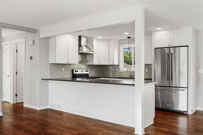 Building Photo - Gorgeous Four Bed-Two Bath Home