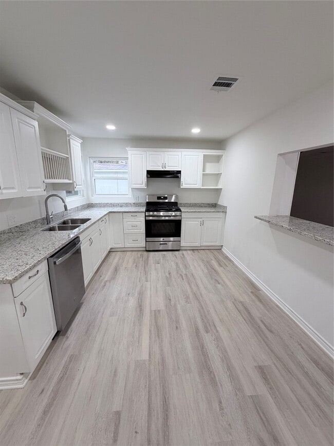 Building Photo - 5451 Oriole St