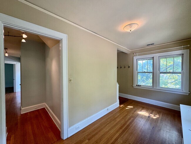 Building Photo - 505-507 W McMillan