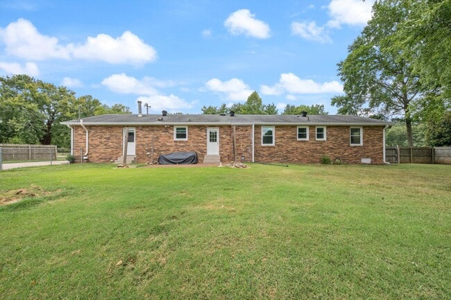 Building Photo - 100 Oxford Dr