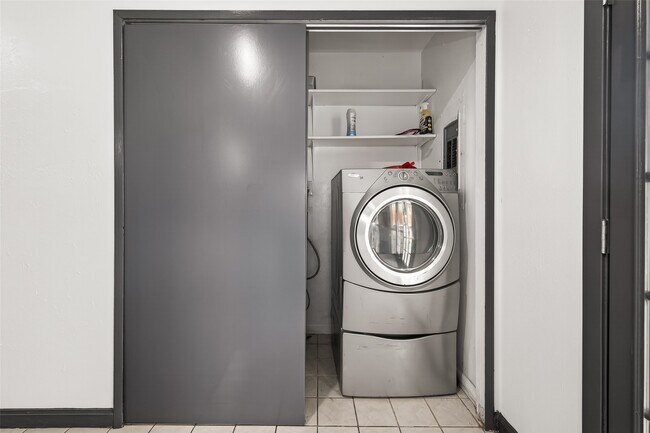 Building Photo - 6711 Vanlynn Ln