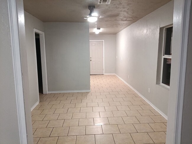 Building Photo - CUTE 2 bedroom home for rent