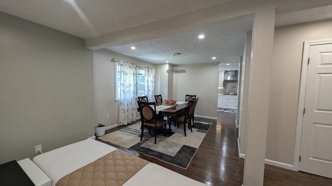 Building Photo - 20 Winterberry Way