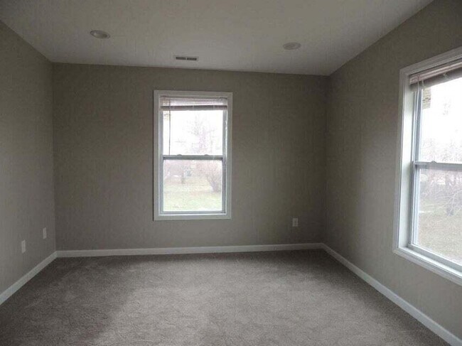 Building Photo - 570 Wabash St