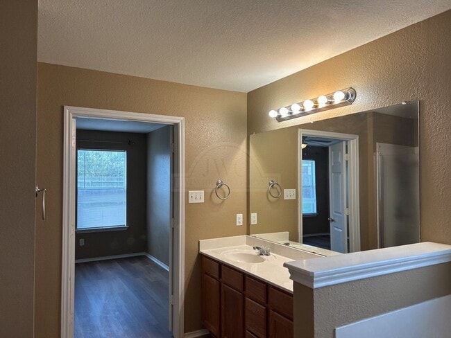 Building Photo - 4402 Golden Gate Dr