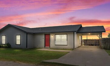 Building Photo - 108 Gm Ln