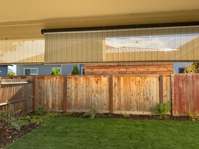 Building Photo - SINGLE LEVEL HOME IN CP/ ON QUIET CULDESAC