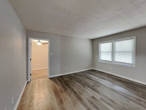 Building Photo - 415 Plainville Dr SW