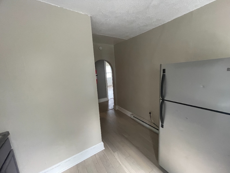 Building Photo - 582 Sunbury St