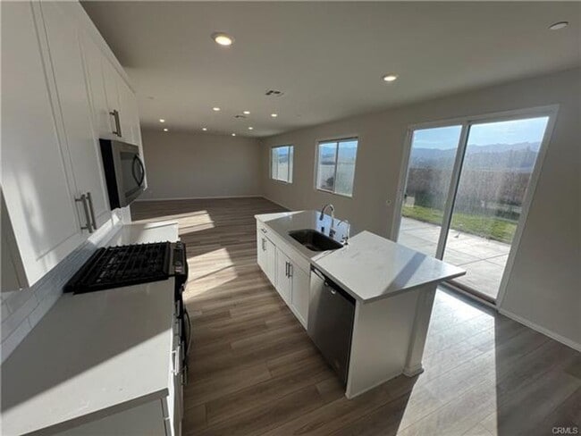 Building Photo - Spacious and beautifully appointed 5-bedroom, 3-bathroom home