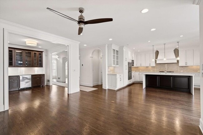 Building Photo - 16 Conifer Cir NE