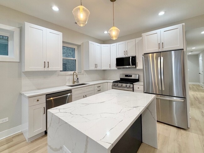 Building Photo - 4908 N Rockwell St