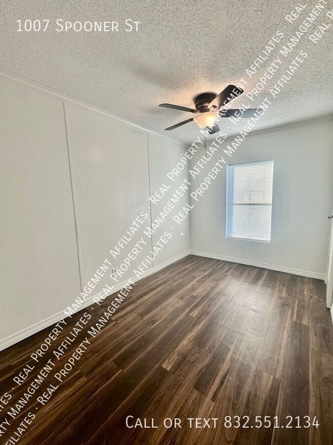 Building Photo - 1007 Spooner St