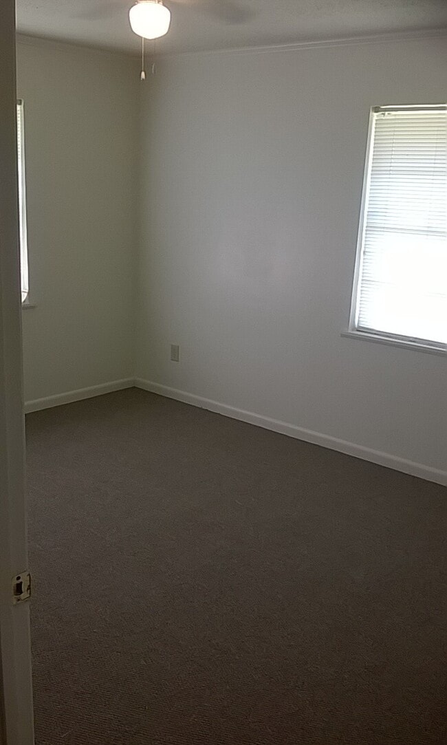 Building Photo - 3914 Lillian St