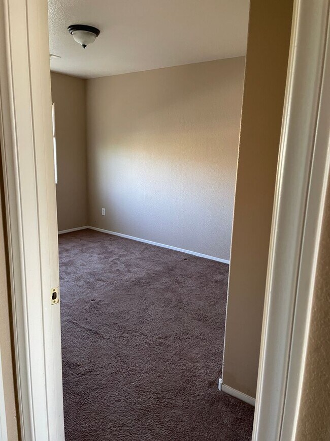 Building Photo - 3753 Hollycroft Dr