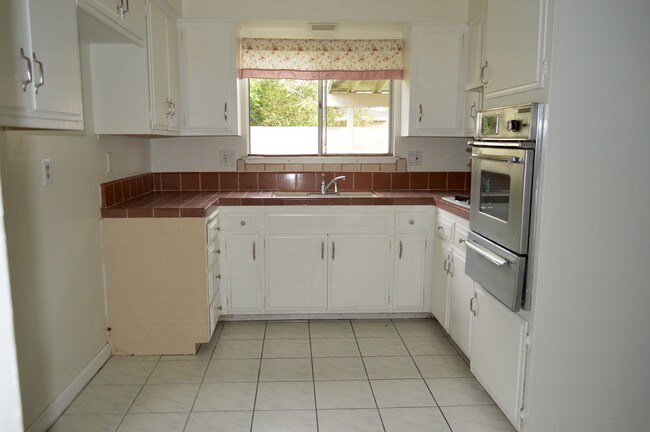 Building Photo - 514 S King St