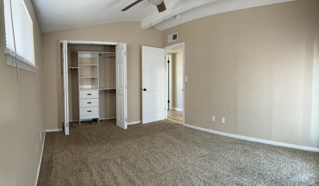Building Photo - 5527 Carousel Dr