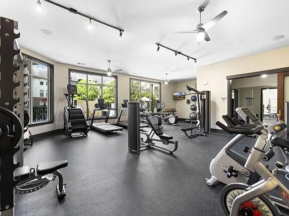 Building Photo - Live in Richmond – Get 1 Month Free Rent!