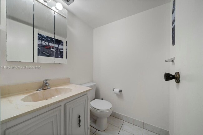 Building Photo - 800 Parkview Dr