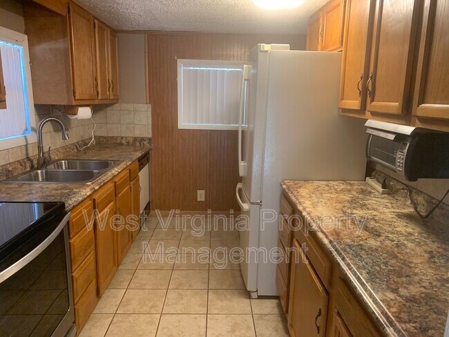 Building Photo - 563 Glenview Rd