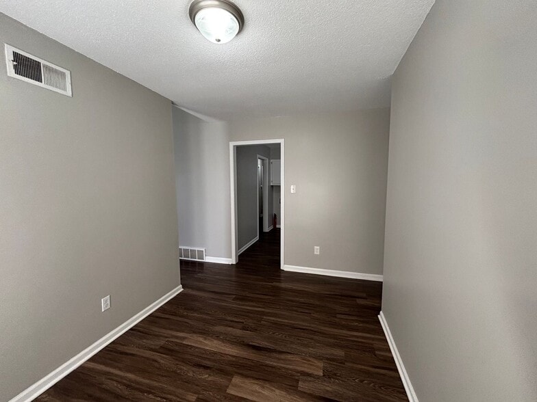Building Photo - 5095 Corkwood Dr
